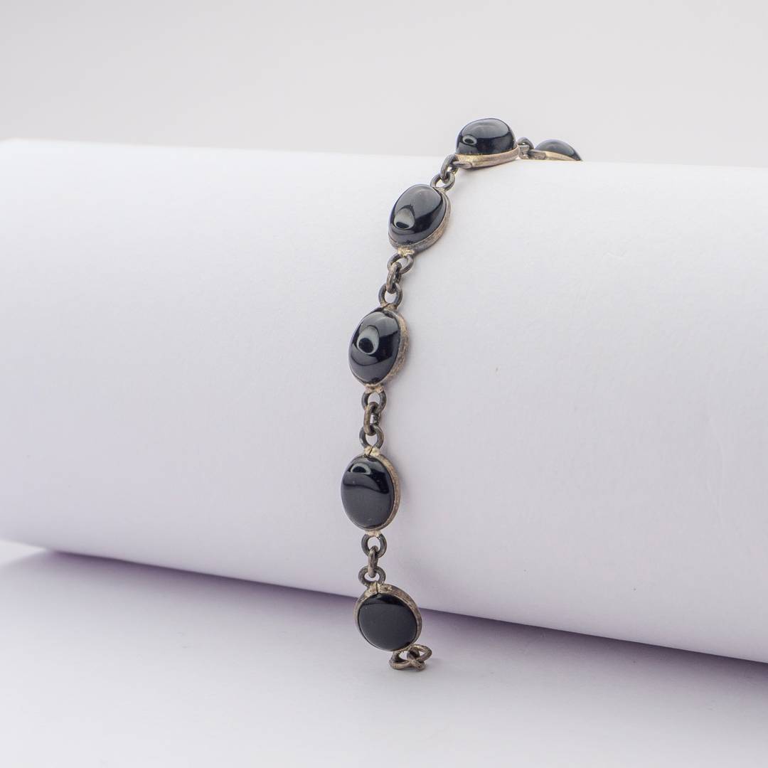 Sleek Obsidian